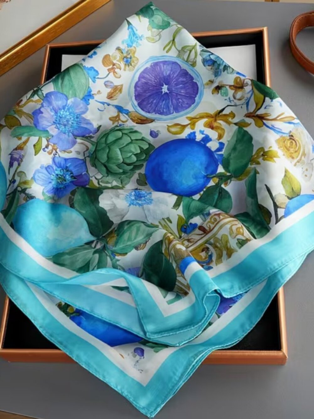 🩷👗Elegant Summer Scarf w/Blue Lemon Motif - Picture 4 of 6